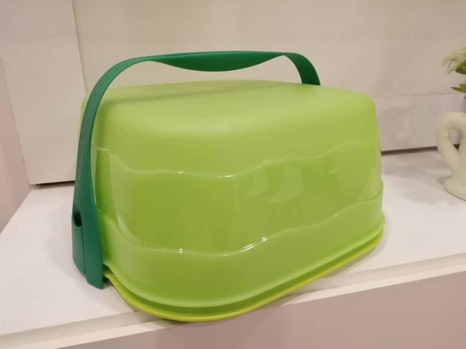 Tupperware 6L cake carrier, Furniture & Home Living, Kitchenware &  Tableware, Other Kitchenware & Tableware on Carousell