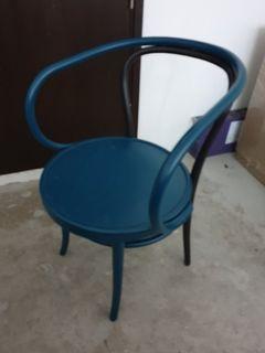 blue/black chair
