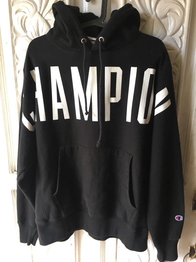 Champion oversized arch logo top