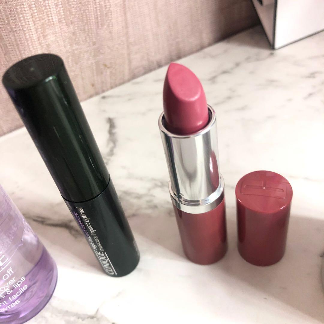 Clinique 5 piece travel set (Category: Makeup) located in Bronte. Submitted by luxecloset1 (Listing ID 1002031330, Image 3). Description: 5 piece Clinique travel set 1. All about shadow trio eyeshadow 2. High impact mascara - 01 black - 3.5ml 3. Lipstick in “plum pop” full size 4. Take the day off make up remover - 50ml 5. Clinique smart night cream 15ml.