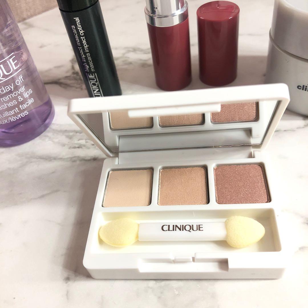 Clinique 5 piece travel set (Category: Makeup) located in Bronte. Submitted by luxecloset1 (Listing ID 1002031330, Image 2). Description: 5 piece Clinique travel set 1. All about shadow trio eyeshadow 2. High impact mascara - 01 black - 3.5ml 3. Lipstick in “plum pop” full size 4. Take the day off make up remover - 50ml 5. Clinique smart night cream 15ml.