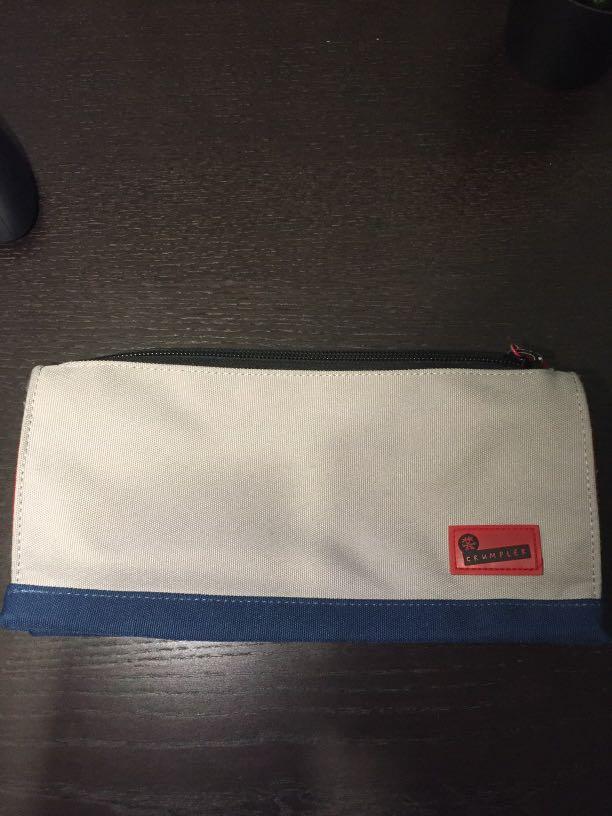 Crumpler Essentials Case (Category: Belt bags, Clutches and Pouches) located in Petaling Jaya. Submitted by melc94 (Listing ID 1002098374, Image 1). Description: Scratch resistant and in prestine condition. Has been with me since 2018 and condition is as when I bought it. Rugged design and authentic crumpler case from Australia. Selling as I do not need it anymore.