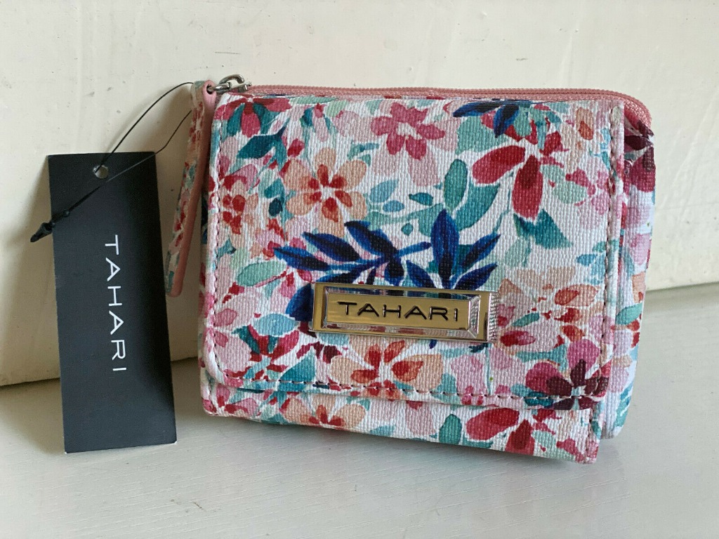 Tahari best sale wallet wristlet