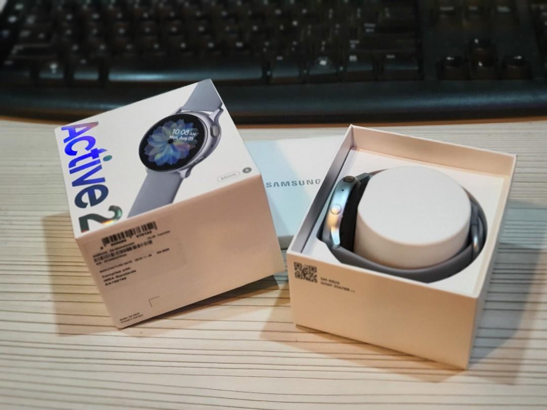 Samsung Galaxy Watch Active 2 Cloud Silver 44mm Brand New Mobile