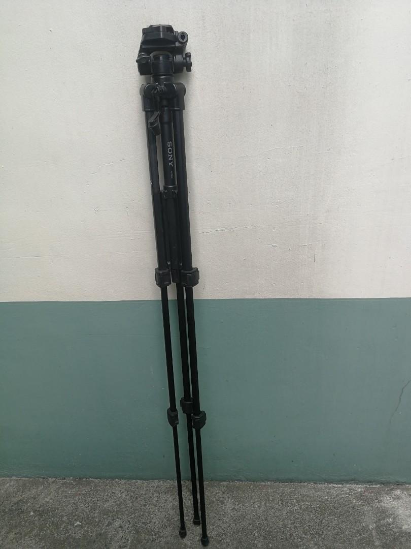 SONY TRIPOD (Category: Tripods & Monopods) located in Mandaluyong City. Submitted by japs2 (Listing ID 1002025466, Image 3). Description: Sony Tripod VCT R640 great for moving cams and DSLR With minor issues please see pic Negotiable.