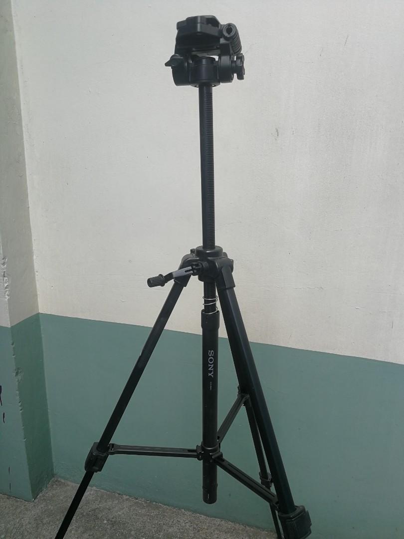 SONY TRIPOD (Category: Tripods & Monopods) located in Mandaluyong City. Submitted by japs2 (Listing ID 1002025466, Image 1). Description: Sony Tripod VCT R640 great for moving cams and DSLR With minor issues please see pic Negotiable.