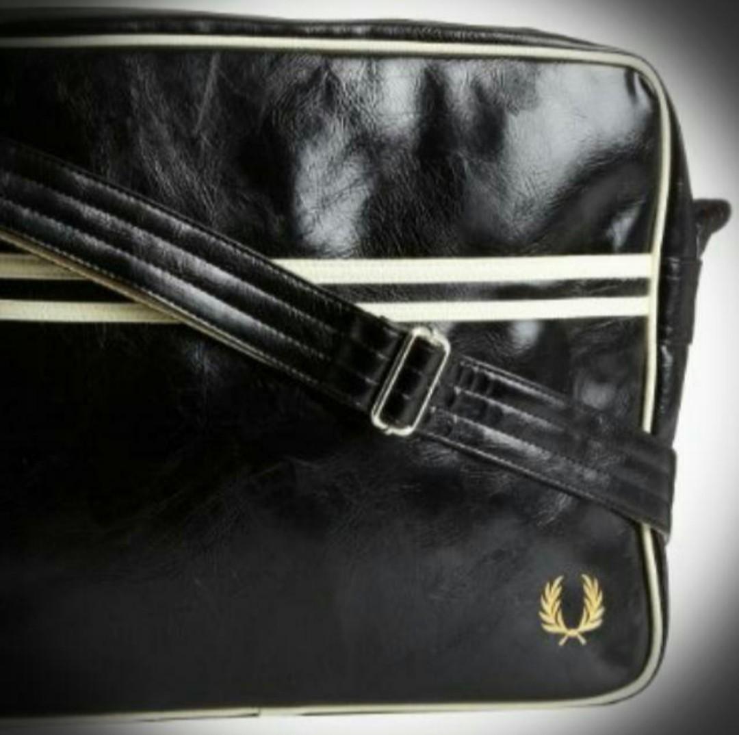 Fred perry on sale black shoulder bag