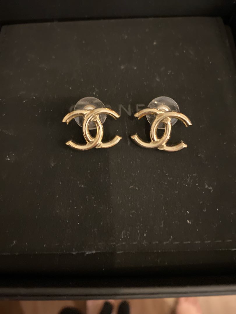 Plain chanel earrings online