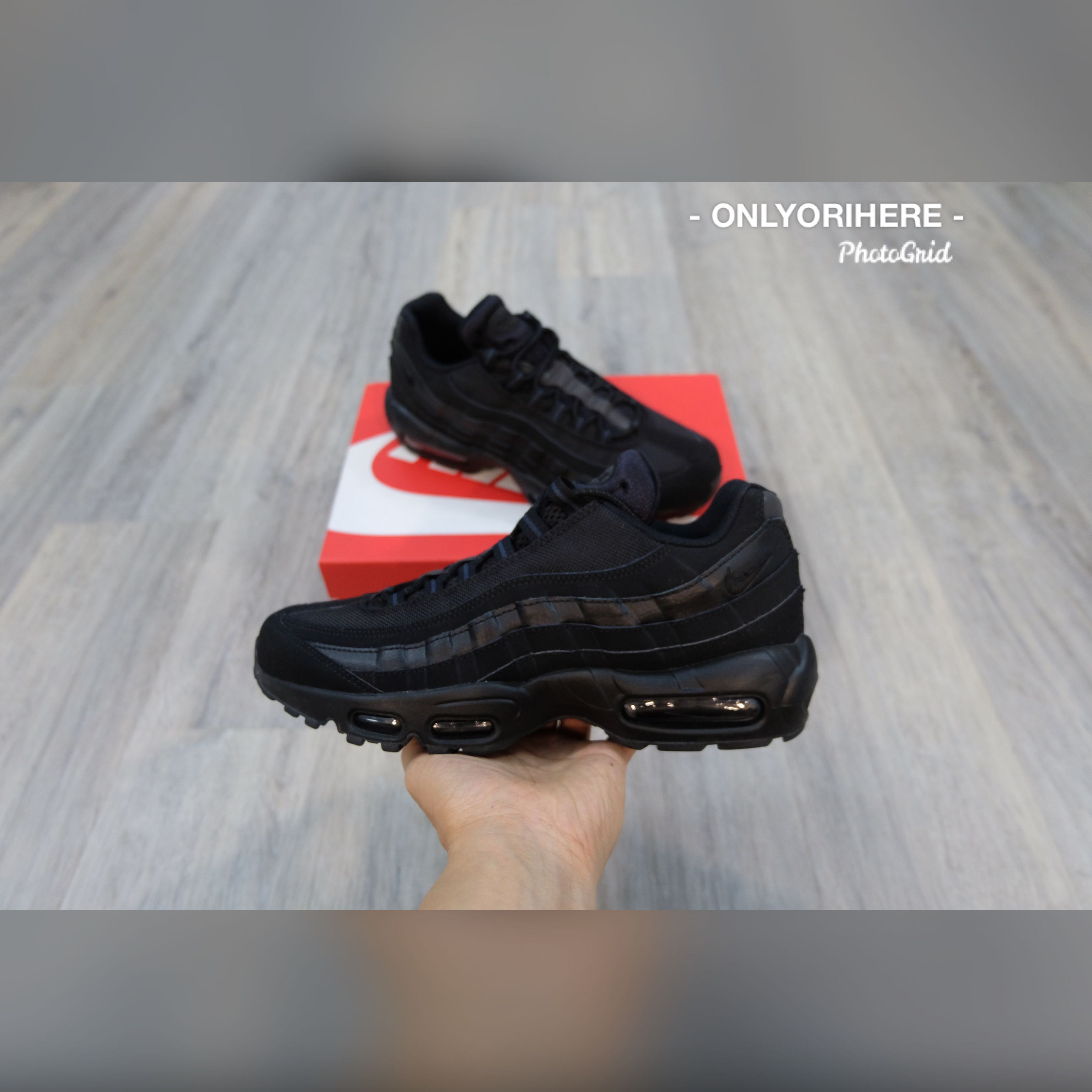 Nike 95 hotsell triple black