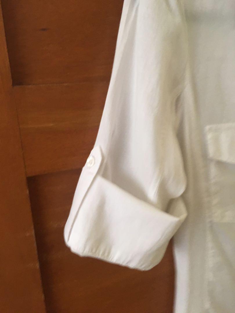 James Perse White 3/4 Button Blouse (Category: Blouses) located in Paranaque City. Submitted by rootiev (Listing ID 1002230087, Image 2). Description: Used 1X Brand: James Perse U.S. Contemporary Brand Bought in the U.S. Size: 1 - Fits XS to S No Issue/s RFS: Decluttering MOP thru BPI, BDO, and Security Bank Addt’l Shipping Fee of P100 BUY 2 ITEMS, SHIPPING IS FREE.