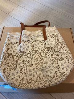 Lace pattern tote for summer