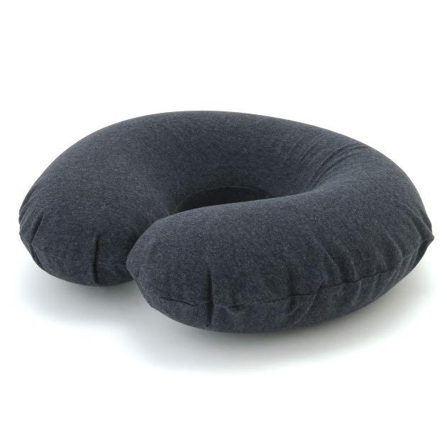 muji flight pillow