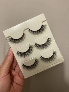 PACK OF LASHES