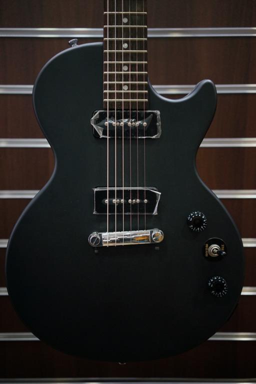 Epiphone les paul special i p90 electric guitar worn black store