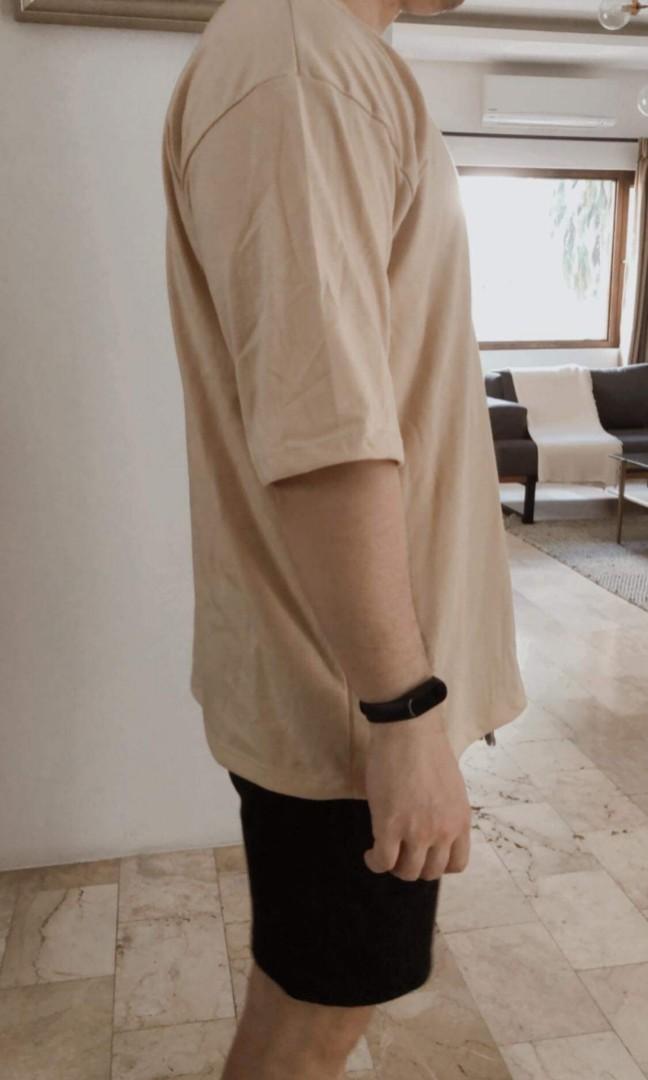 Oversized Shirts (Category: Tshirts & Polo Shirts ) located in Quezon City. Submitted by weenot (Listing ID 1002359305, Image 2). Description: Size similar to large of uniqlo.