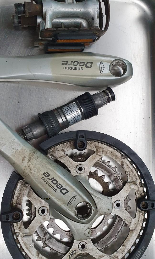 Shimano Deore Hollowtech Crankset c w pedals Sports Equipment
