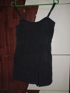 (Category: ) located in . Submitted by basicwardrobebykeyl (Listing ID 1002504616, Image 1). Description: .