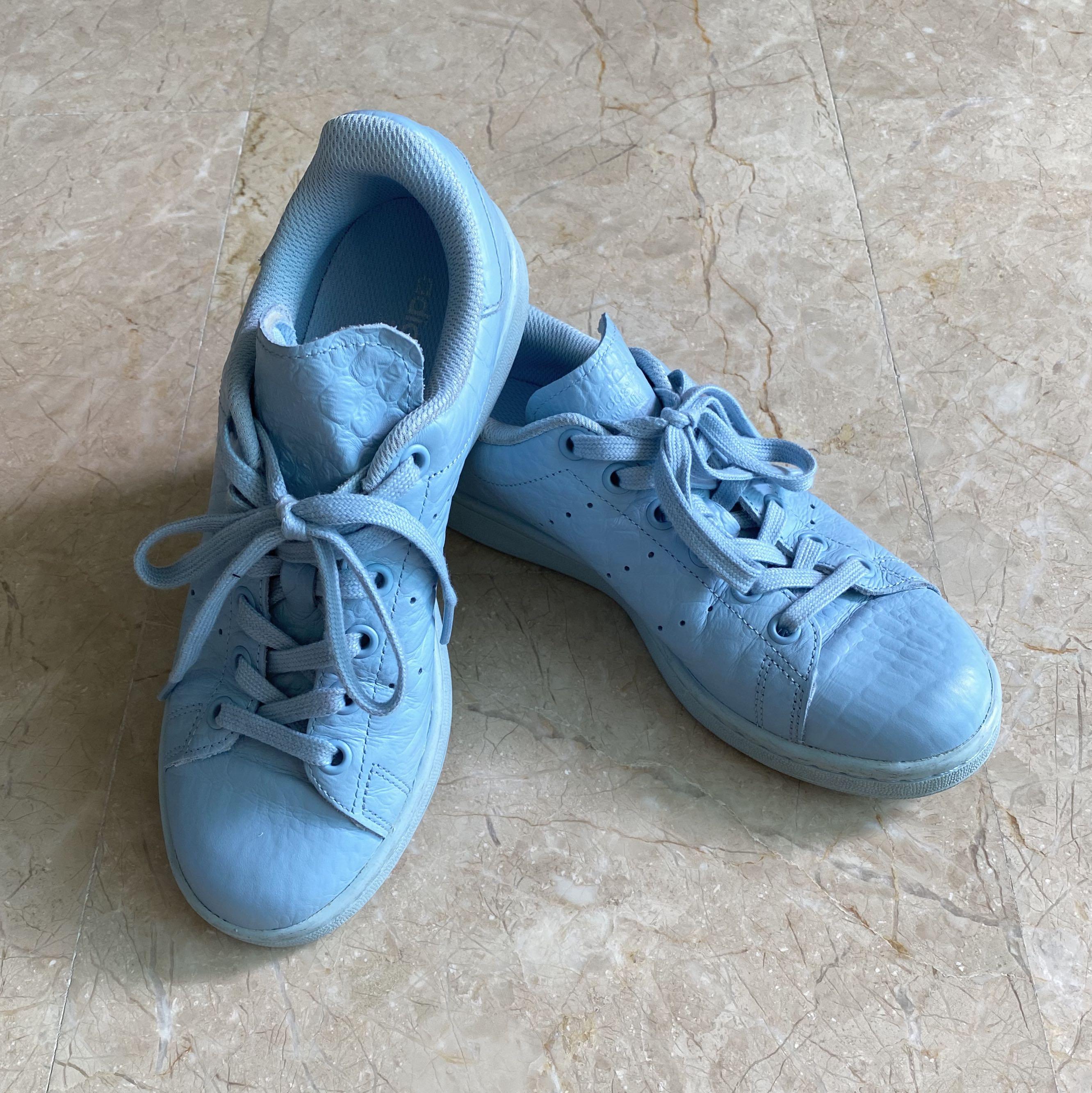 Stan smith hotsell sky blue