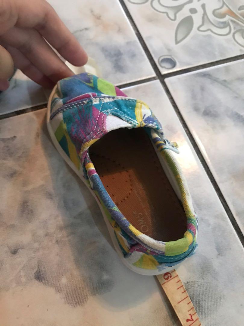 Authentic Toms Shoes for Baby (Category: Babies & Kids Fashion) located in Quezon City. Submitted by janey415 (Listing ID 1002649353, Image 3). Description: In very good condition No flaw, with minimal sign of wear Please see photo for measurement.