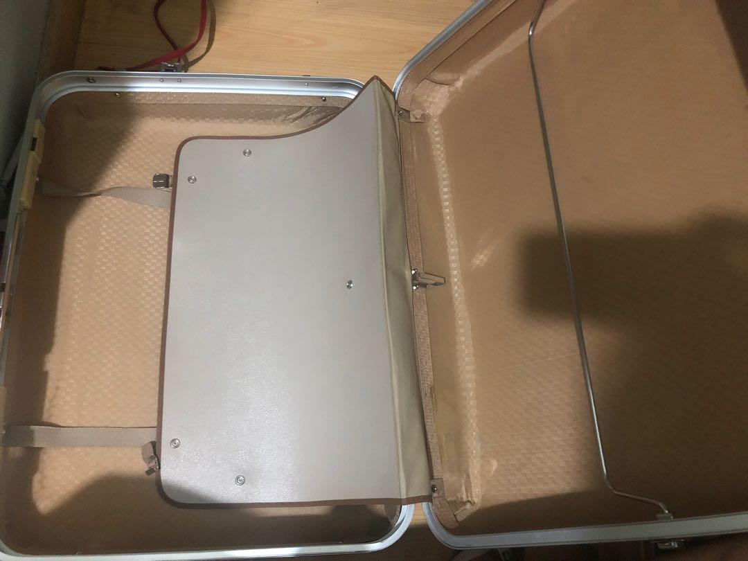 Echolac Red Vintage Luggage (medium) (Category: Luggage) located in Mandaluyong City. Submitted by lulubelle86 (Listing ID 1002631103, Image 3). Description: .