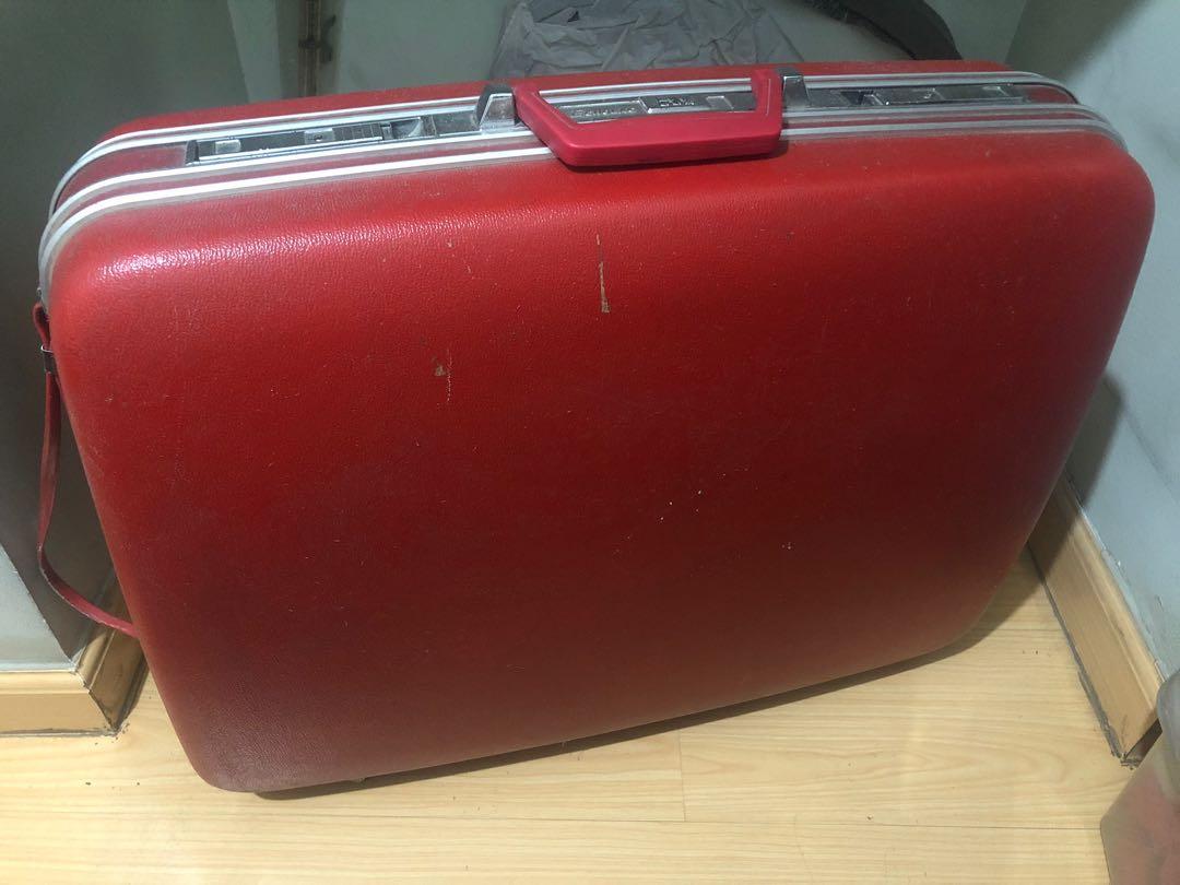 Echolac Red Vintage Luggage (medium) (Category: Luggage) located in Mandaluyong City. Submitted by lulubelle86 (Listing ID 1002631103, Image 2). Description: .