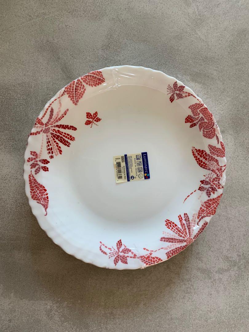 Luminarc plates Everything Else on Carousell