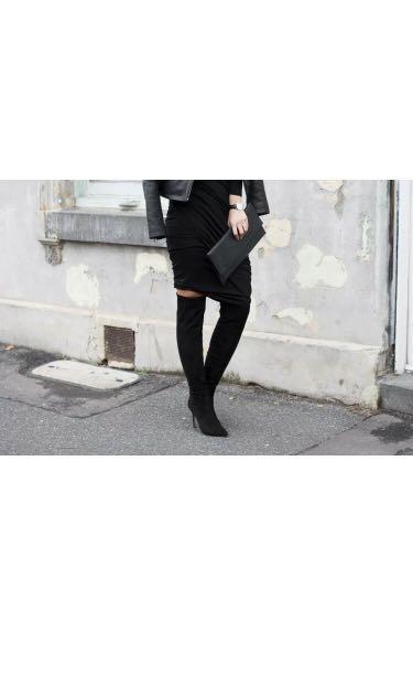 NEW TONY BIANCO DARUDE OVER THE KNEE BLACK SUEDE STILETTO BOOT HEEL SZ 8.5 (Category: Women's Shoes) located in Sydney. Submitted by sydneyfashionbabe (Listing ID 1002662308, Image 3). Description: TONY BIANCO DARUDE NERO STRETCH LEATHER OVER THE KNEE BOOTS RRP 299.95 These Darude boots by Tony Bianco are one of their classic boots with a black stretch suede all over the knee with a pointed toe. Designed with a zip that only goes half way up the 