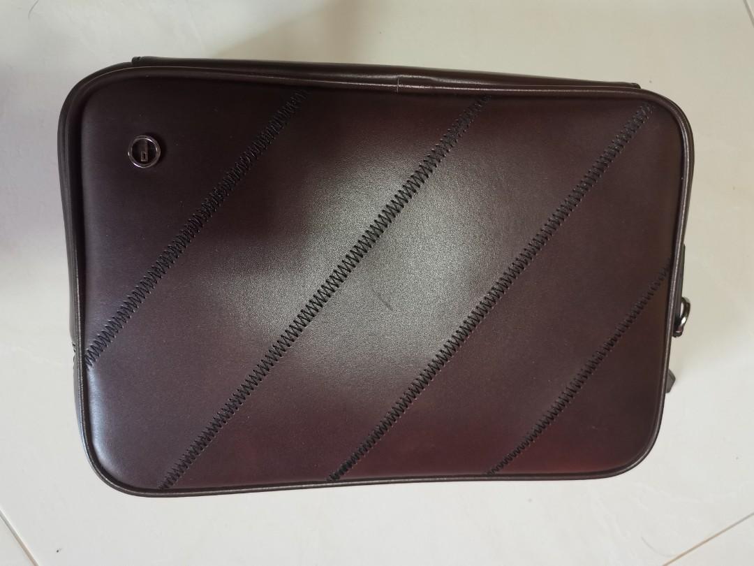 Men's portfolio clutch top