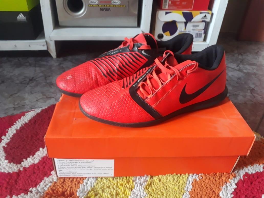 Sepatu Futsal Nike Phantom Venom Club Ic Original Palingdicari Fesyen Pria Sepatu Lainnya Di Carousell