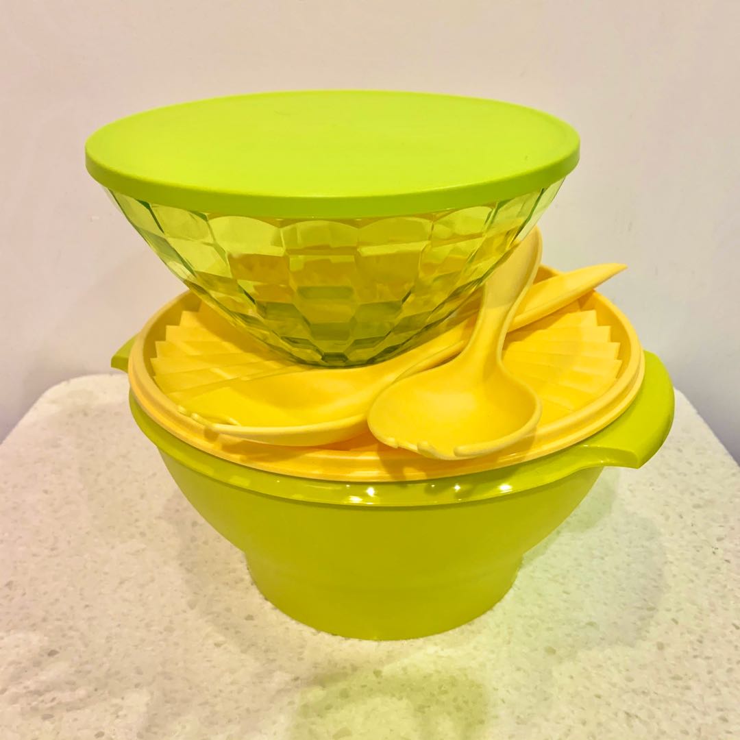 Tupperware -Classic Petal Collection Large Salad Bowl with Forks