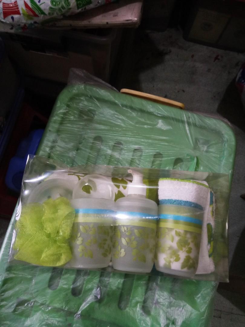 Bath essentials set (Category: Body Care) located in Manila. Submitted by daisythejane (Listing ID 1002790384, Image 1). Description: Brand new bath essentials set : 1. Large Bath towel 2. Small face towel 3. Shampoo dispenser 4. Soap casing 5. Loofah 6. Cup with cover 7. Cup Mode of payment : Bdo, bpi or gcash Shipping via grab, lalamove or courier of choice c/o buyer.
