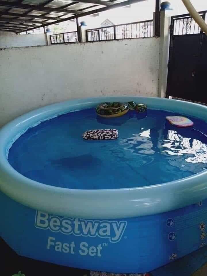 Bestway Swimming pool (Category: Bathtub & Bath Accessories) located in Cainta. Submitted by krissssh (Listing ID 1002770698, Image 1). Description: .