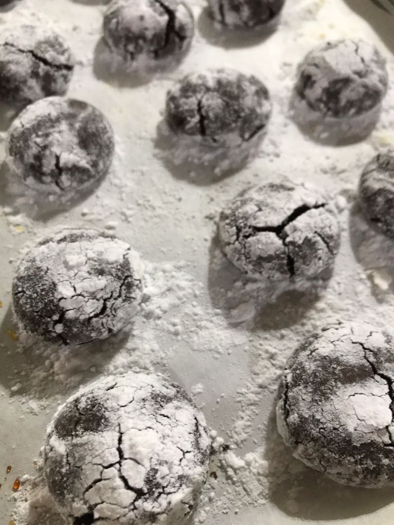 Chewy Chocolate Crinkles