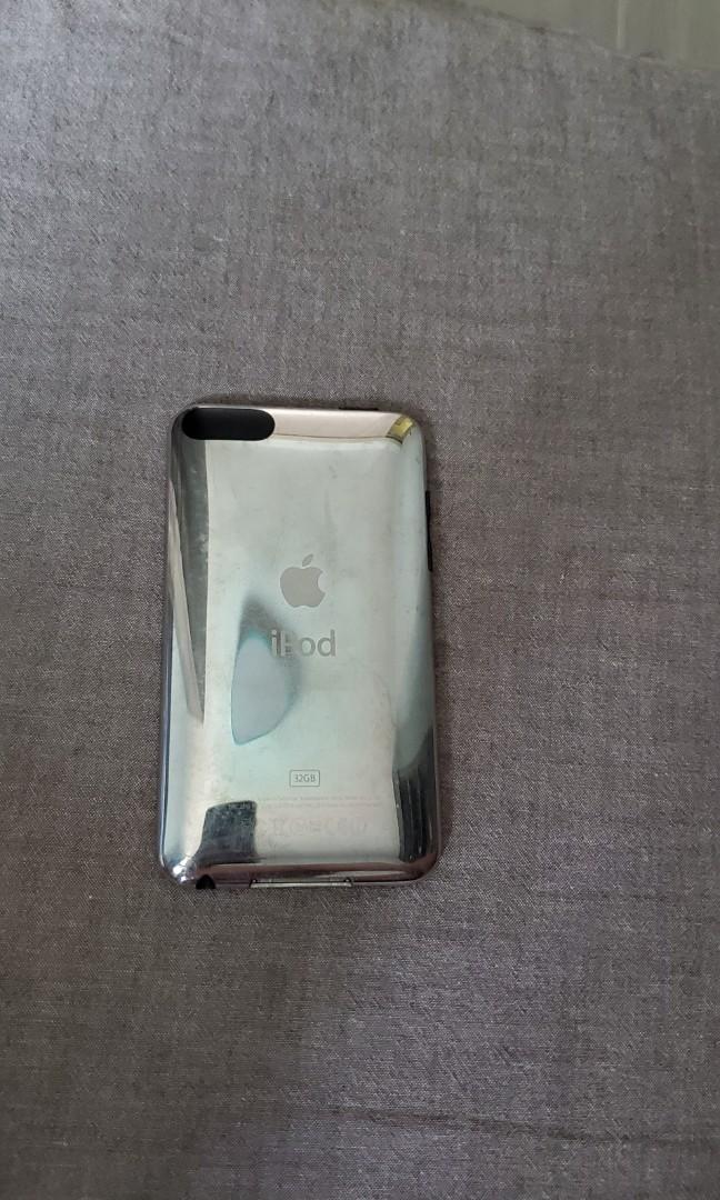 ipod touch 第三代 （分類：其他手機）位於 Hong Kong。 由 jason1243 提交（商品編號 1002800639，圖片 3）。簡介： 中古機，第三代，32gb，背面小花。