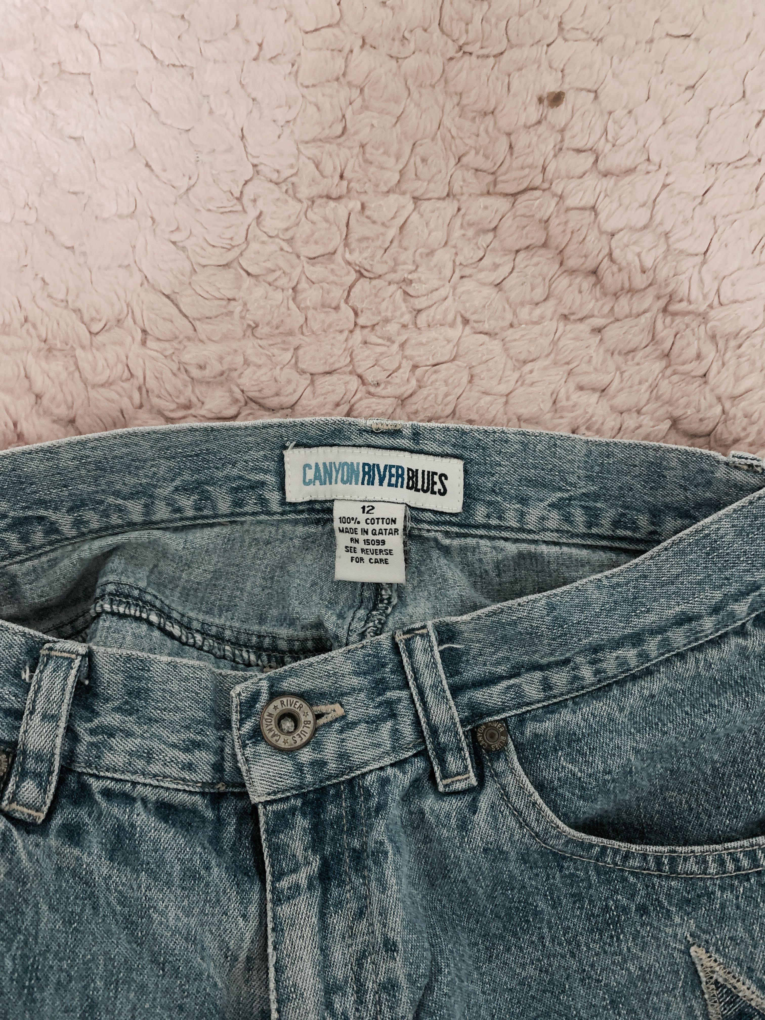 Perfect Vintage Shorts (Category: Shorts) located in Bulacan. Submitted by cheapclothesph (Listing ID 1002814495, Image 3). Description: Perfect vintage shorts! Loved this but it doesn’t fit me anymore :(.