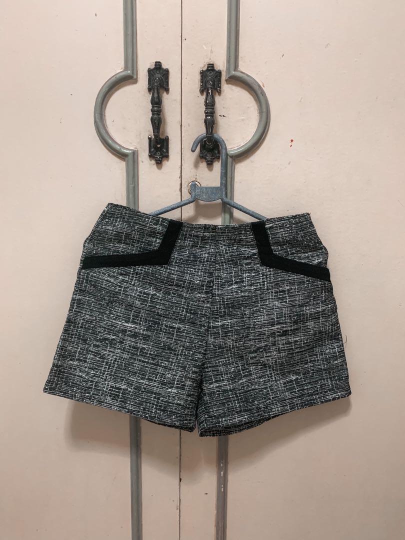 Shorts (Category: Shorts) located in Bulacan. Submitted by cheapclothesph (Listing ID 1002810758, Image 1). Description: .