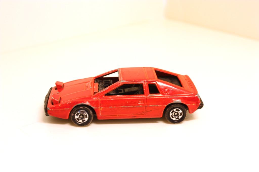 Tomica Lotus Elite 1:63 – N°47, Fabriqué Au Japon, état Comme Neuf (boîte Usée)