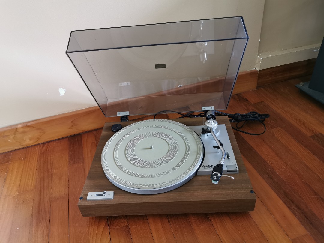 Vintage Yamaha YP211 Turntable, Audio, Other Audio Equipment on Carousell