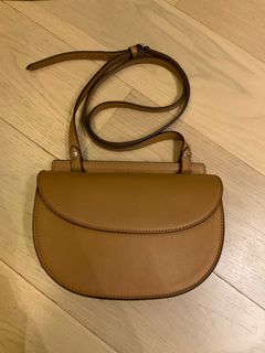 （分類：）位於 。 由 aubernice 提交（商品編號 1003042930，圖片 1）。簡介： 。
