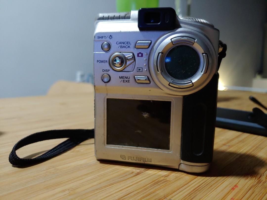 Fujifilm Finepix 4700 zoom, Photography, Cameras on Carousell