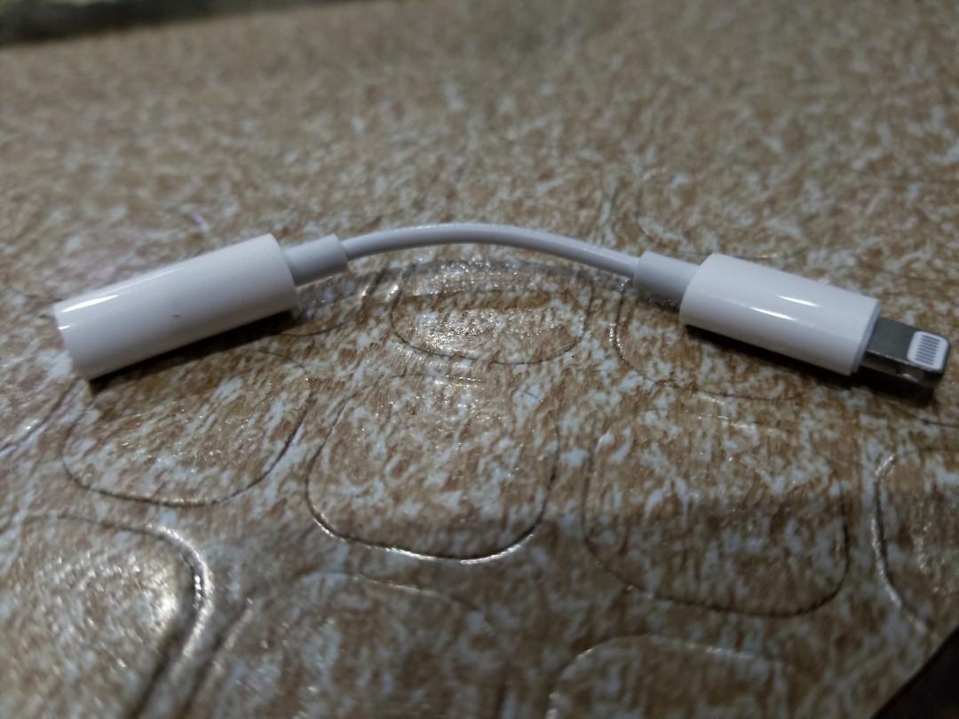 Iphone headphone adapter (Category: Headphones & Headsets) located in Dasmarinas. Submitted by d.lelis (Listing ID 1003002280, Image 3). Description: iphone.adapter for.headset or headphone original.