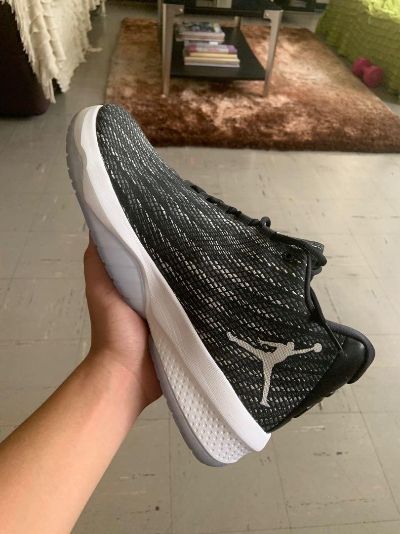 jordan b fly black and white