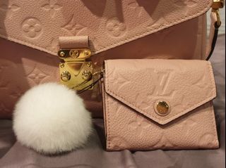 (Category: ) located in . Submitted by TheChanelCloset (Listing ID 1002958308, Image 1). Description: .