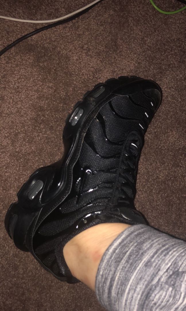 womens all black tns