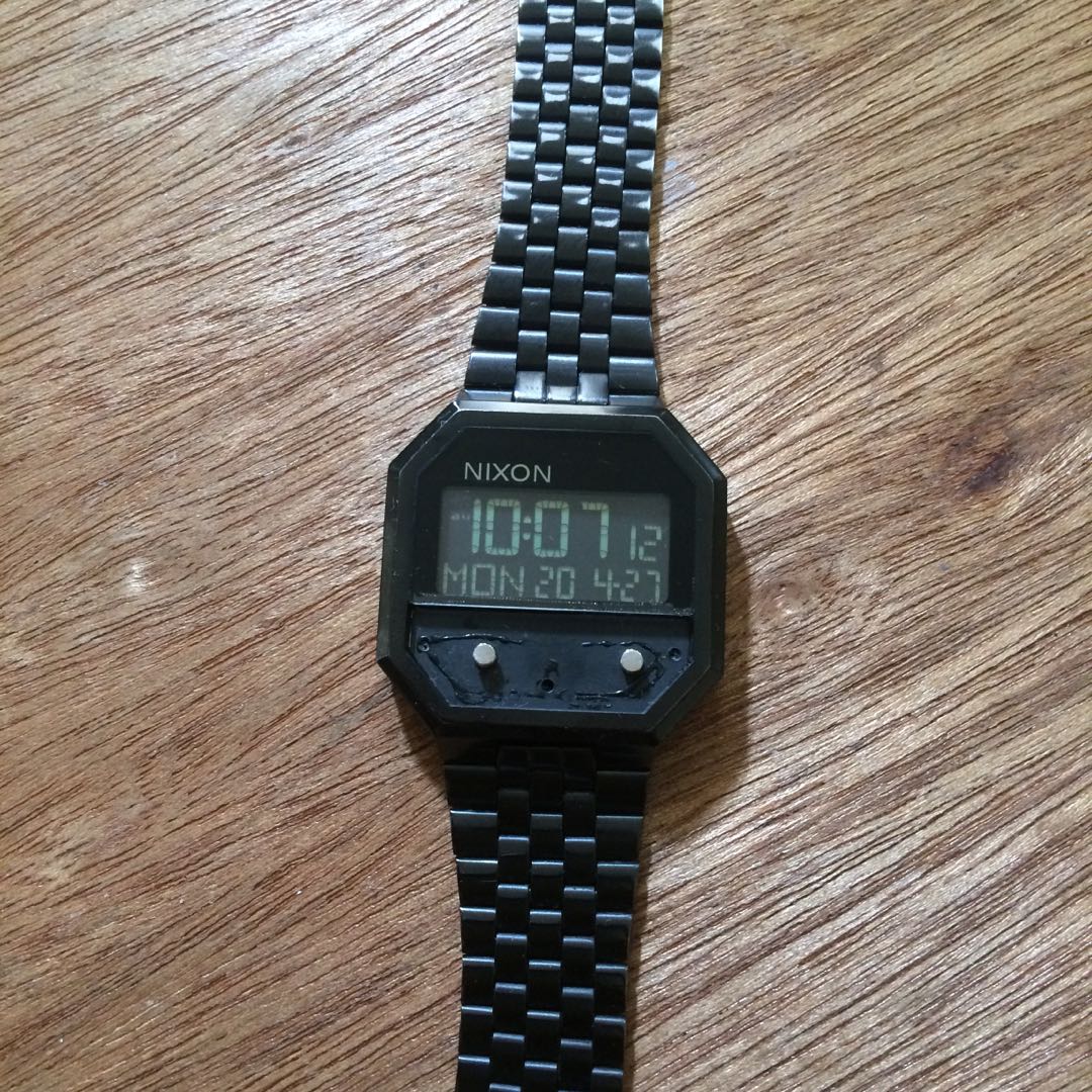 Nixon robot rock the re sale run
