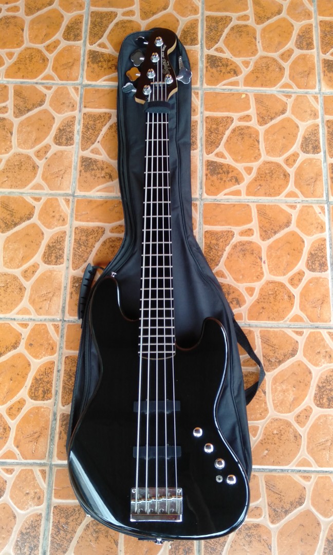 Squier jazz cheap bass v deluxe
