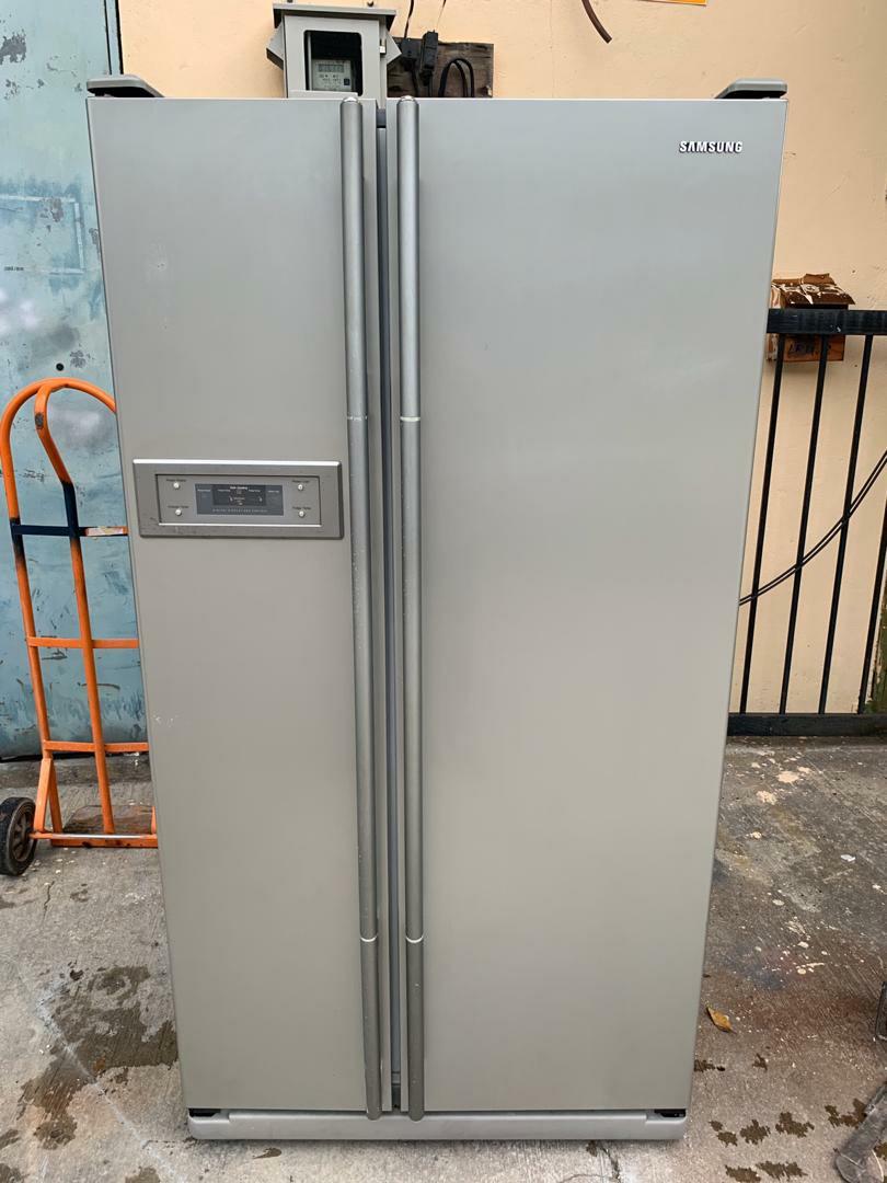 Used Samsung Side By Side Doors Fridge Refrigerator Peti Sejuk Peti Ais In Good Condition Kitchen Appliances On Carousell