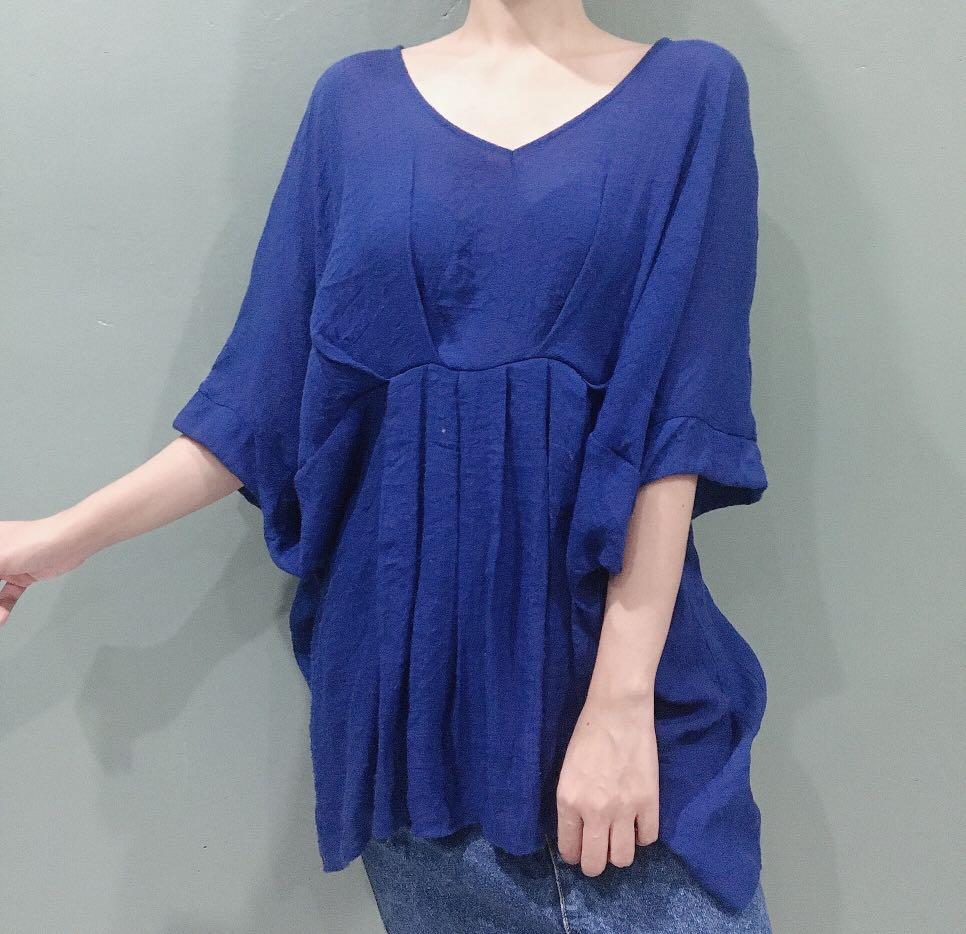 Vintage/ Retro blouses (Category: Blouses) located in Calamba. Submitted by basicnbuttons (Listing ID 1002960435, Image 1). Description: Code: V142 Size:Freesize Price: 180 🚩Preloved (washed & sanitized) 🔺NO MEET UP ▫️MOP: BDO/ BPI/ GCASH only (accnt # upon request) ▫️Courier service: J&T (95php min in Luzon)1-2clothes .