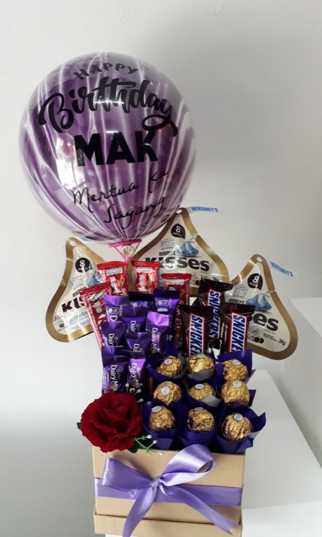 Chocolate Bouquet With Balloon Birthday Anniversary Surprise Design Craft Others On Carousell