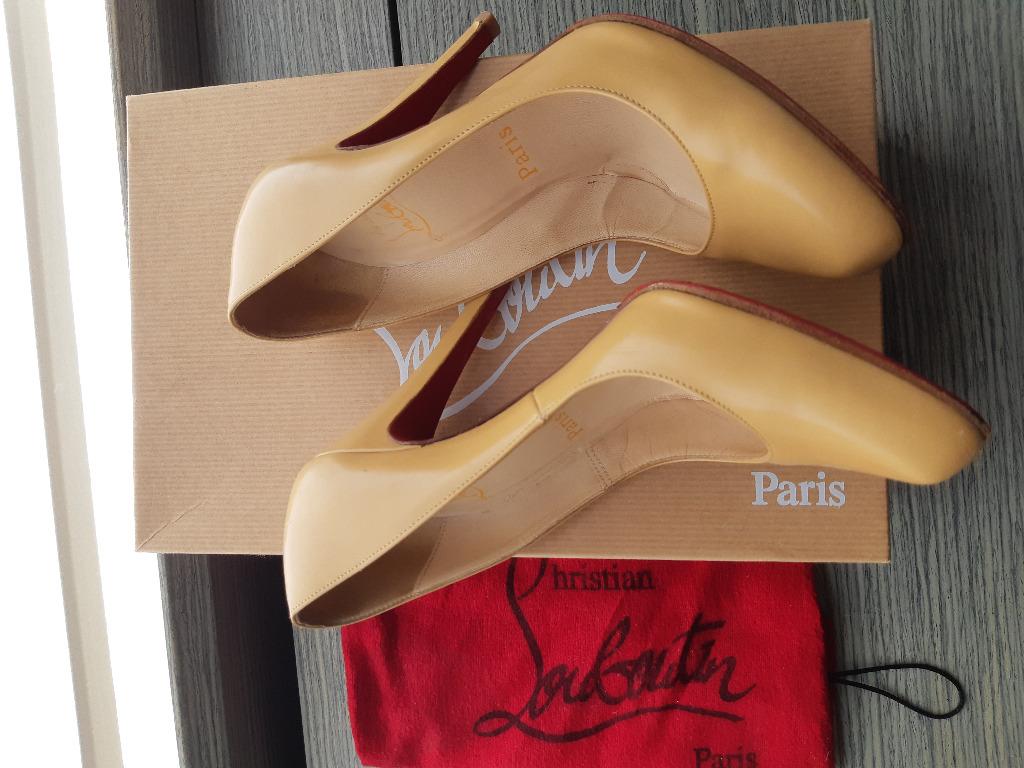 Louboutin hotsell decollete 868